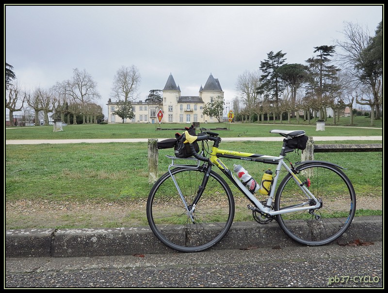 Mon vélo dans sa première phase de transformation en randonneuse