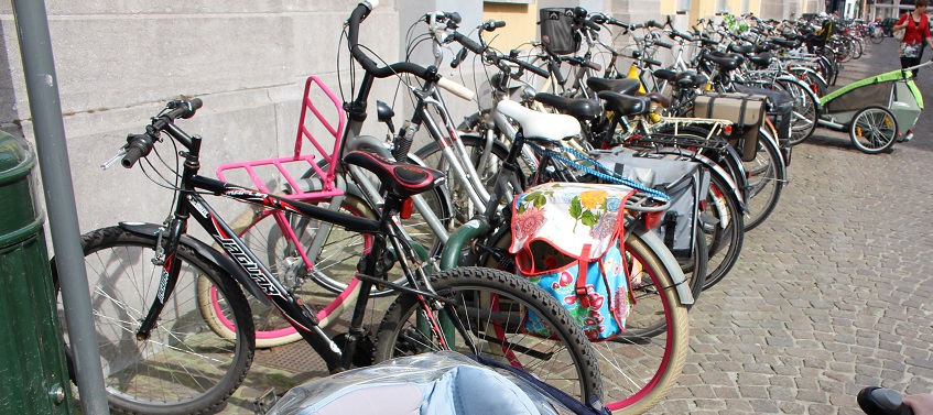 Bruges - Sur le parking, on trouve toutes sortes de vélos
