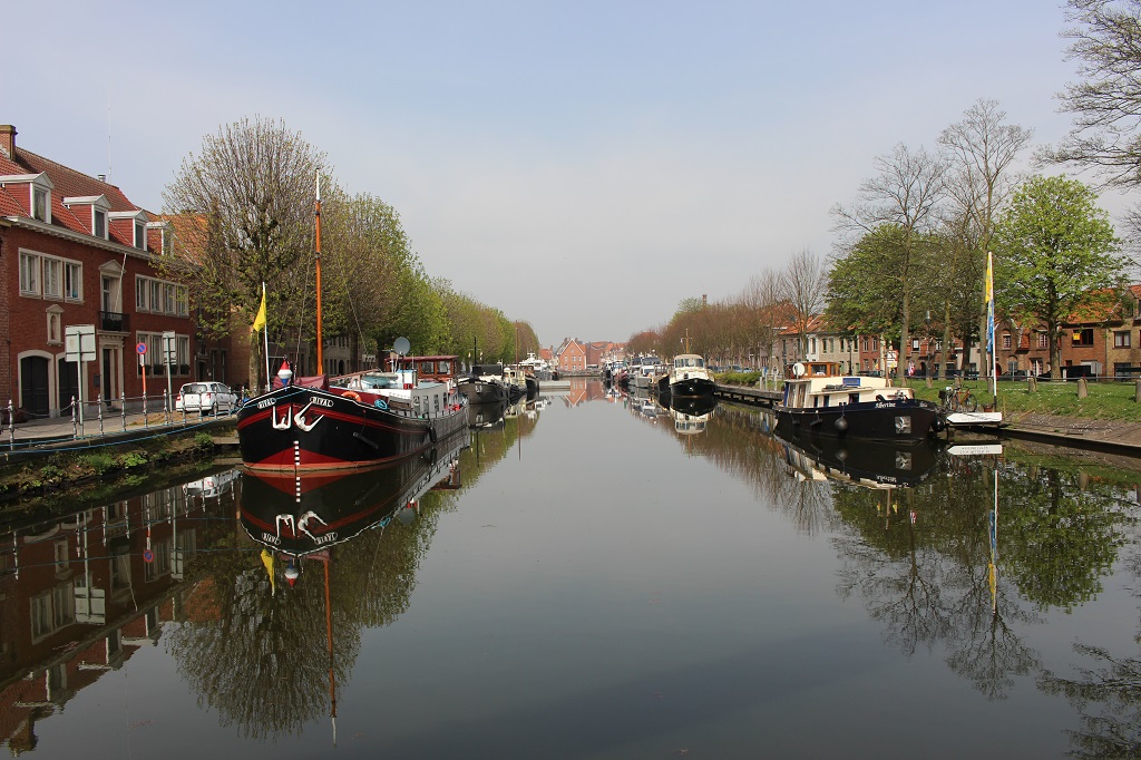 Bruges - Péniches sur le canal - quai Coupure