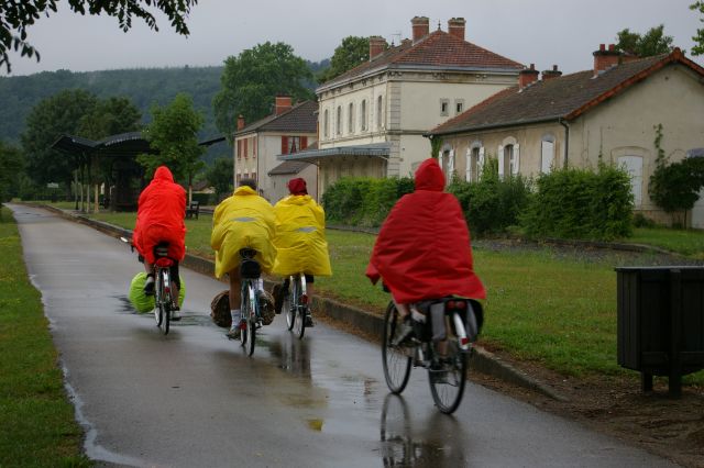 Un train de cyclos arrive en gare de St Gengoux le National