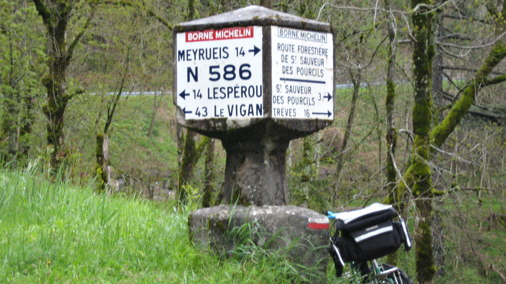 Borne pres de Meyrueis.jpg