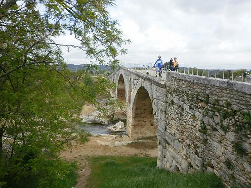 Pont Julien (piste cyclabe des Beaumettes et Ravito)