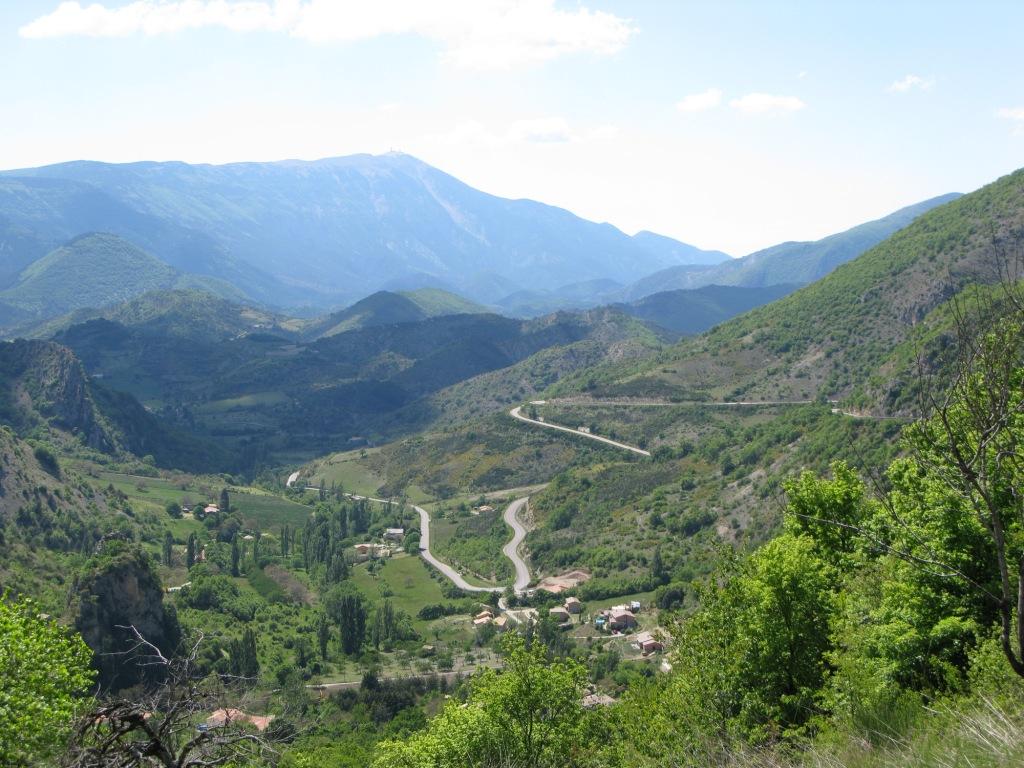 Au fond : Mont-Ventoux