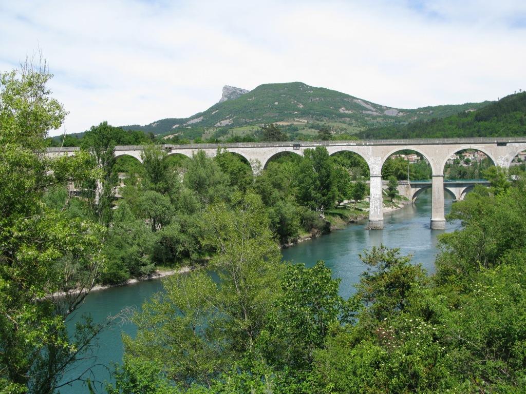 Le Buech se jette dans la Durance à Sisteron
