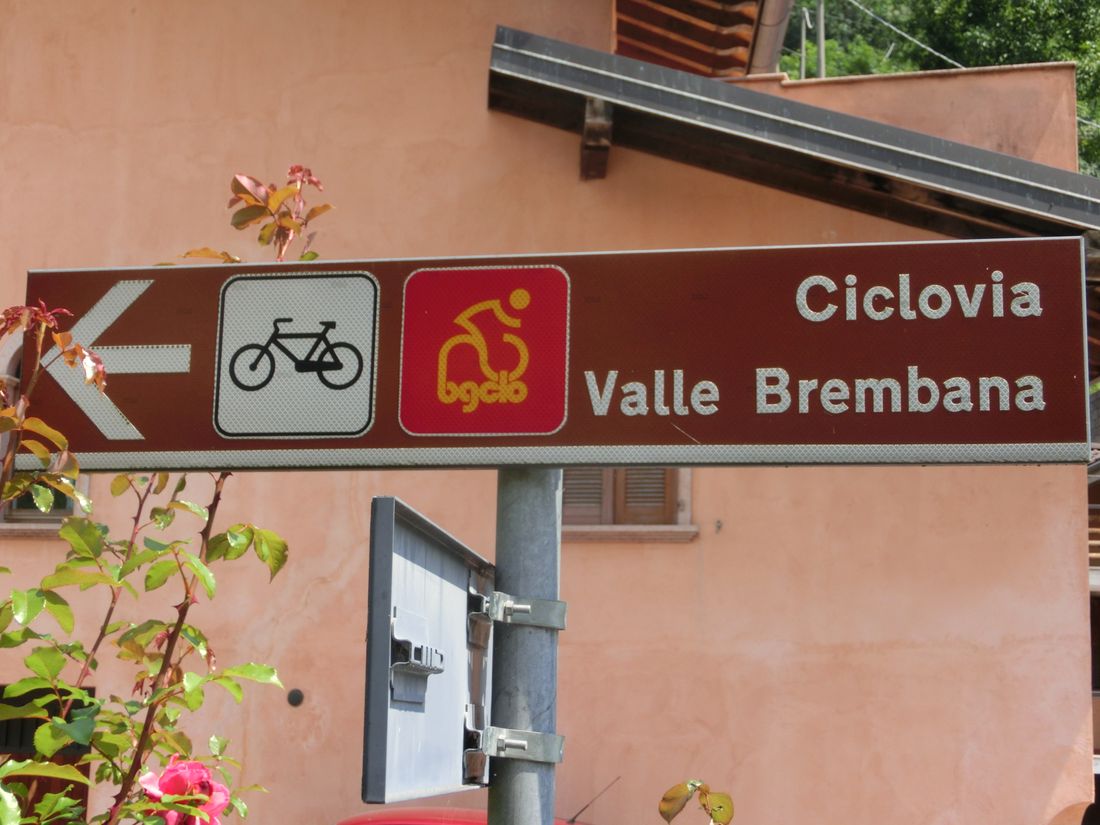 Tout commence depuis "San Pellegrino" par une piste cyclable...