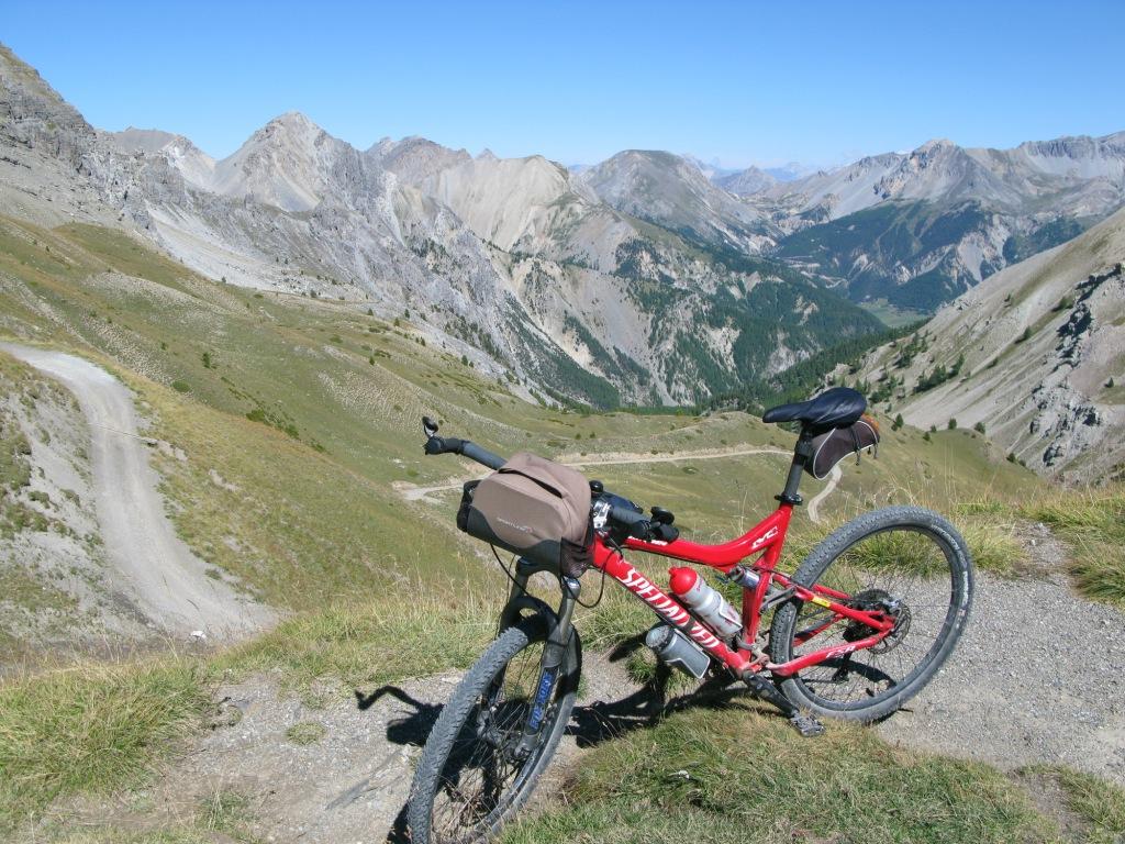 Au col, sous l'œil goguenard de l'Izoard