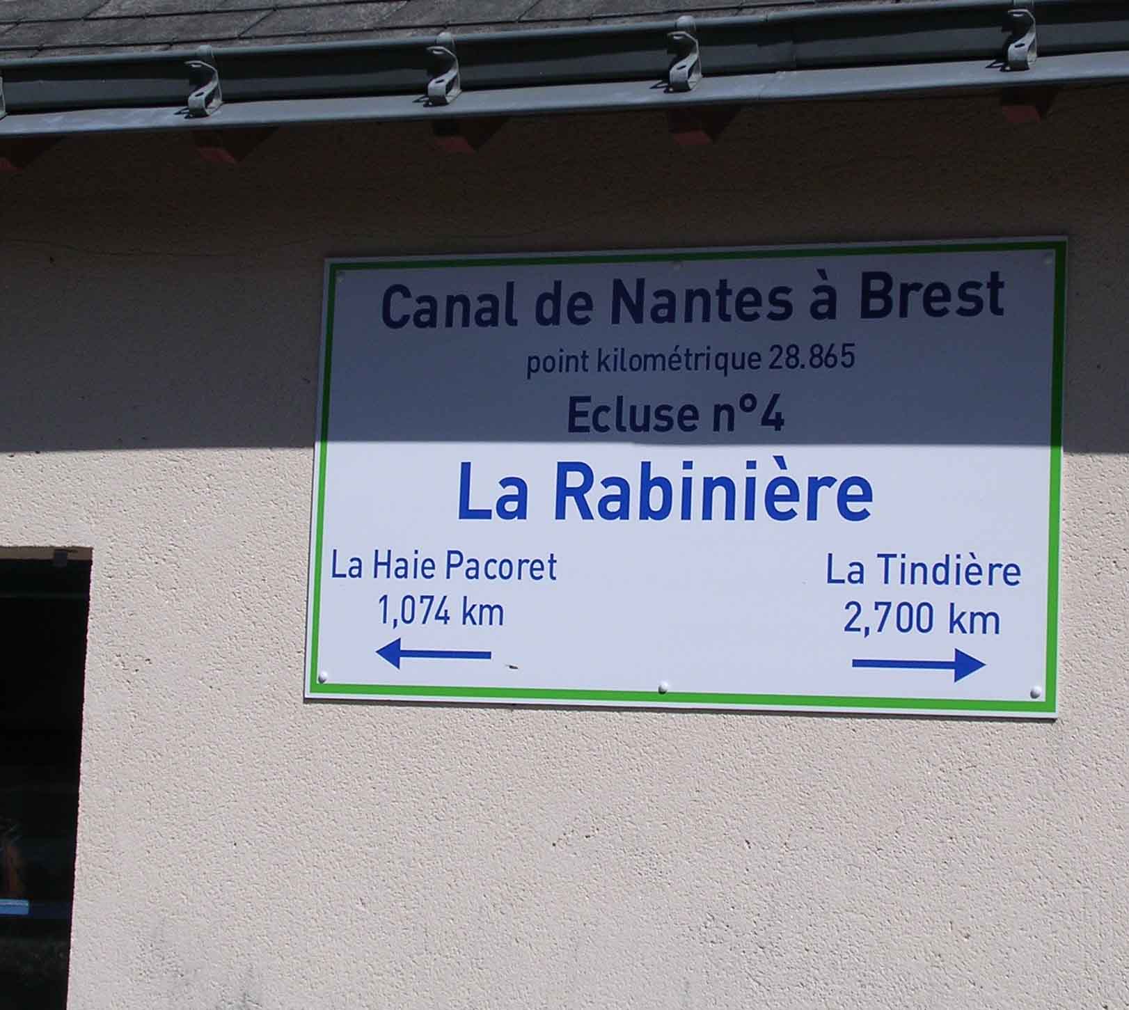panneau typique aux 230 écluses.jpg