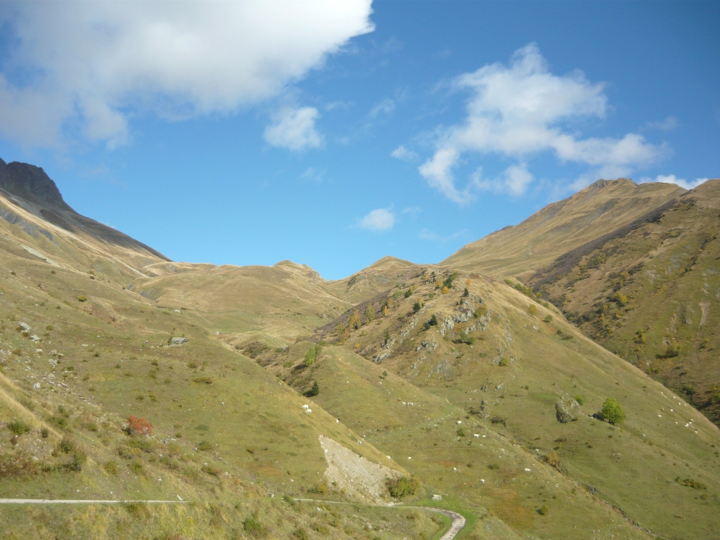 Après 10 km très durs, le col est encore tout la haut !