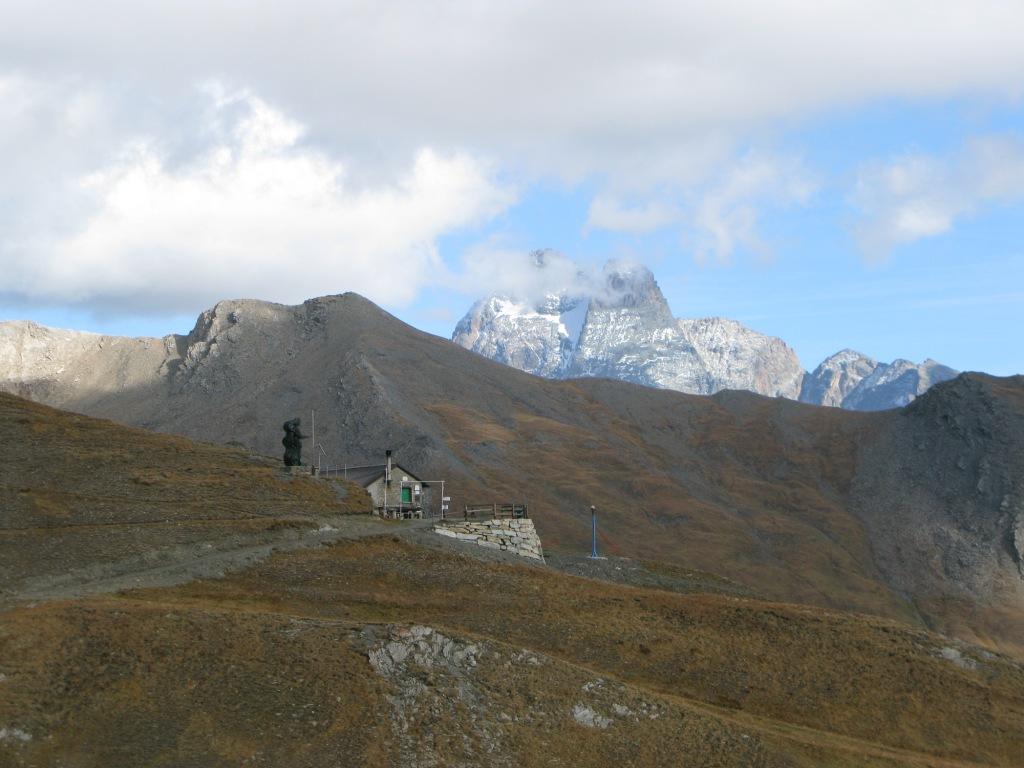A 1 km du sommet, la Statue des Pèlerins...