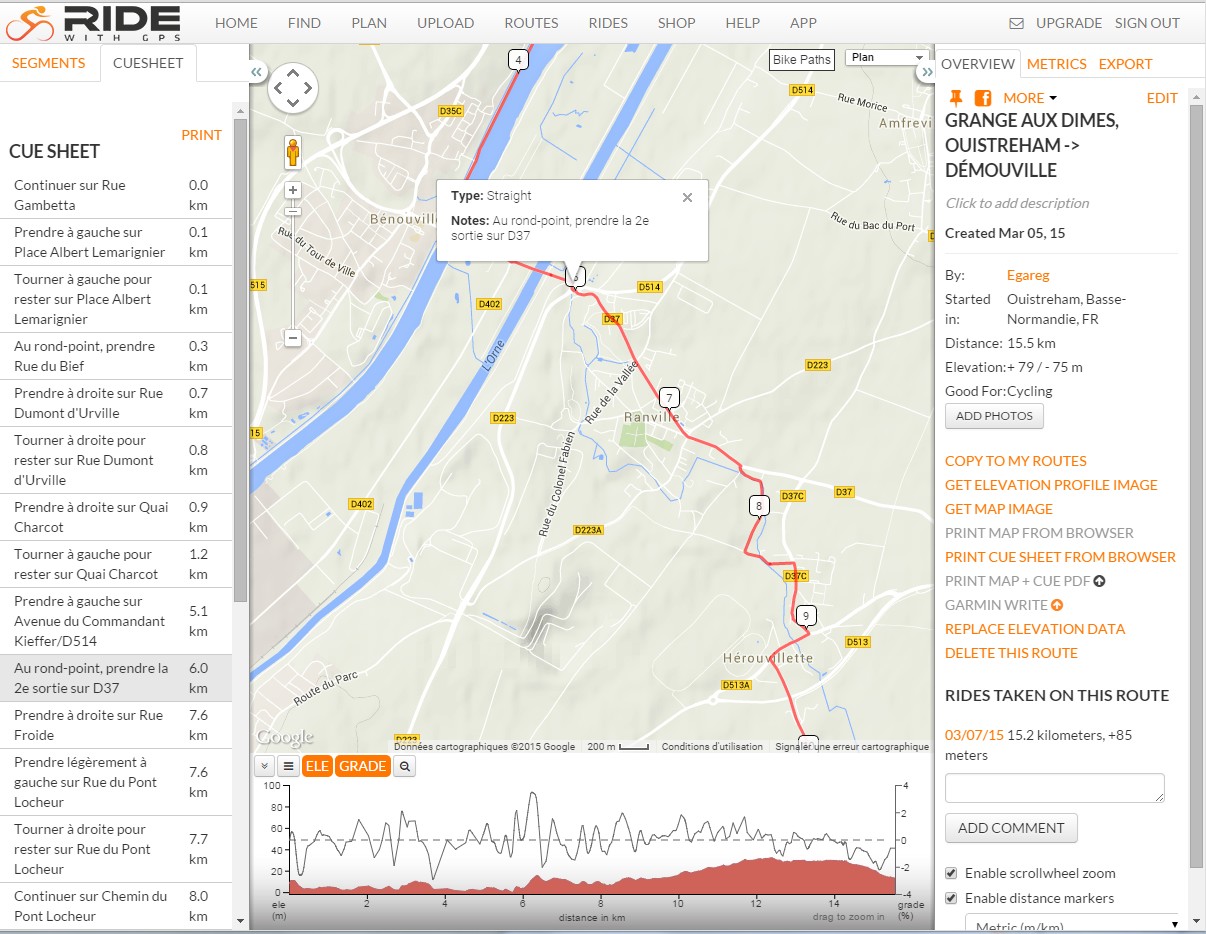 Ecran avec un itinéraire planifié : feuille de route sur la gauche, carte au milieu