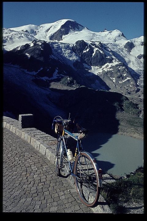 Au sommet de sa gloire, en livrée d'origine.<br />Brevet Alpin 1962, Sustenpass