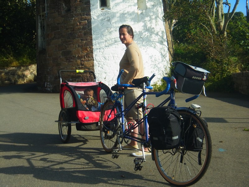 La configuration du tandem pour la journée du samedi : remorque + sacoches à l'avant