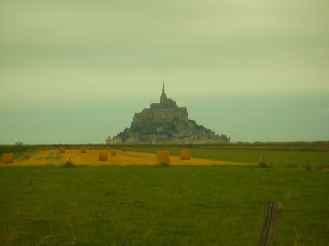 On garde l'œil sur le Mont Saint Michel, même si nous l'aurons bientôt dans notre dos.