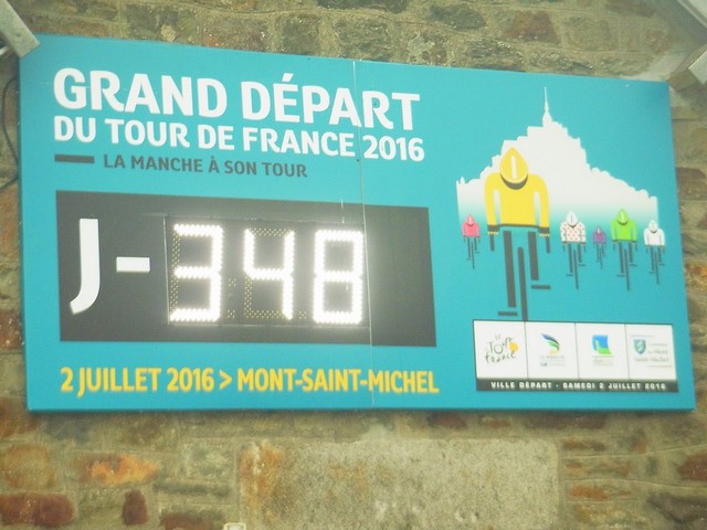 Il restait 348 jours avant le prochain départ du Tout de France qui partira du Mont en 2016. En fait, le compteur aurait dû afficher J-0, selon moi. ;-)