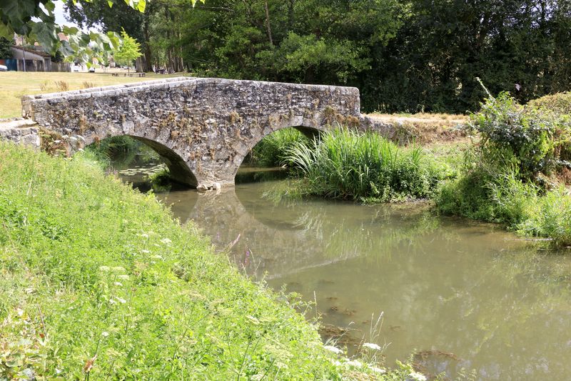 le petit pont de pierre
