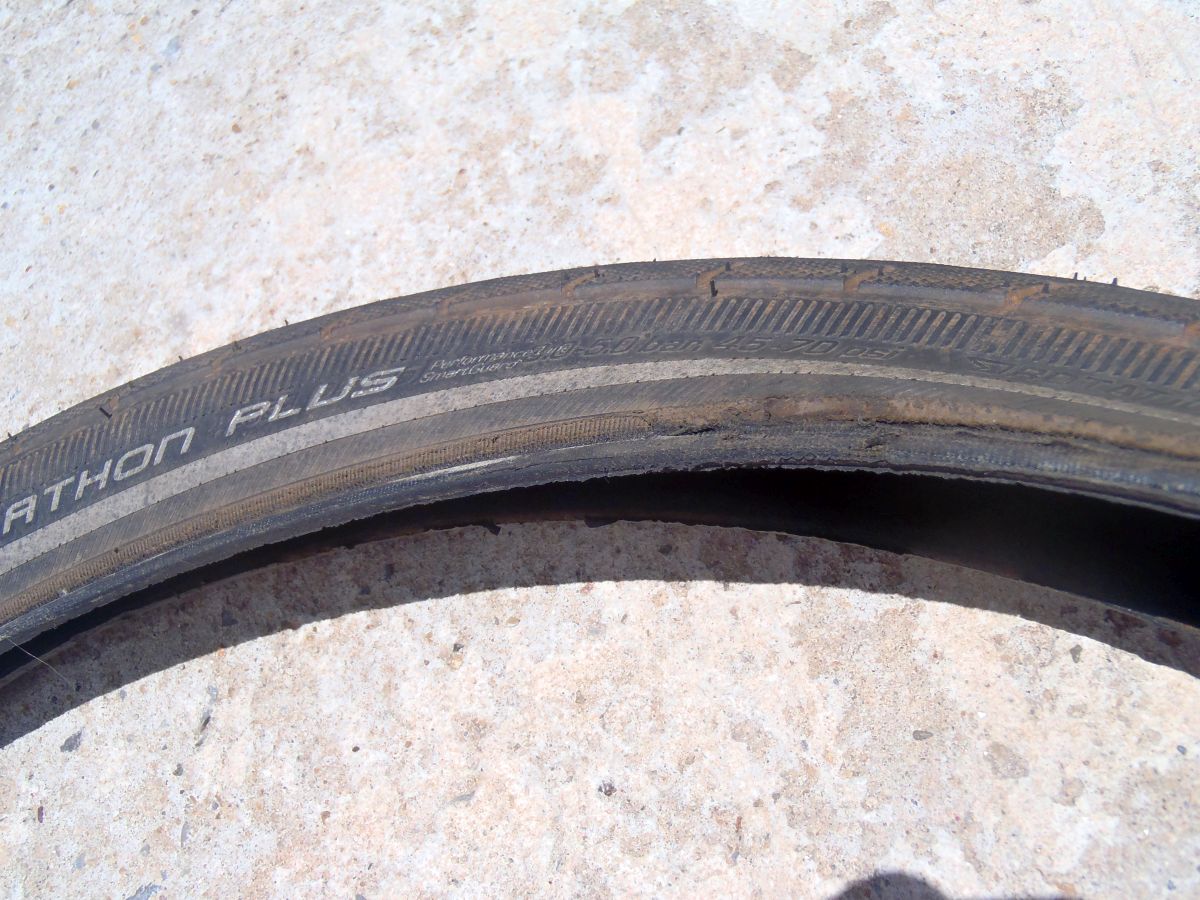 P8190004_pneu_schwalbe_abime.jpg