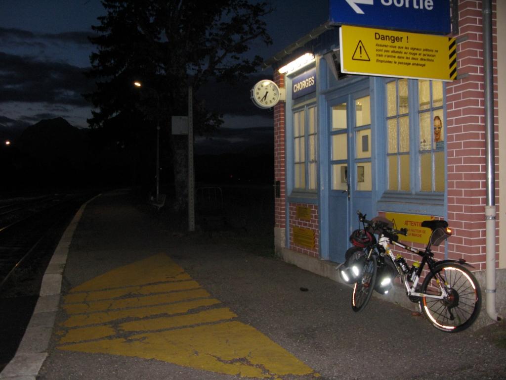 En gare de Chorges, train à 6 h 40....