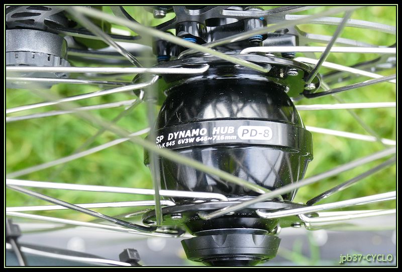 Le phare LUMOTEC<br /><br />IQ Cyo N plus 60 Lux
