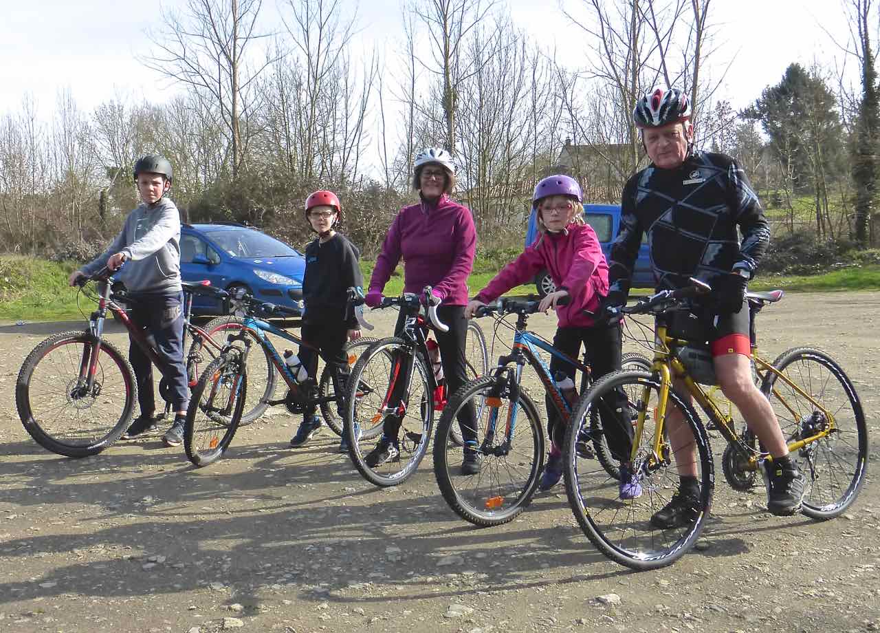 famille  vélo.jpg