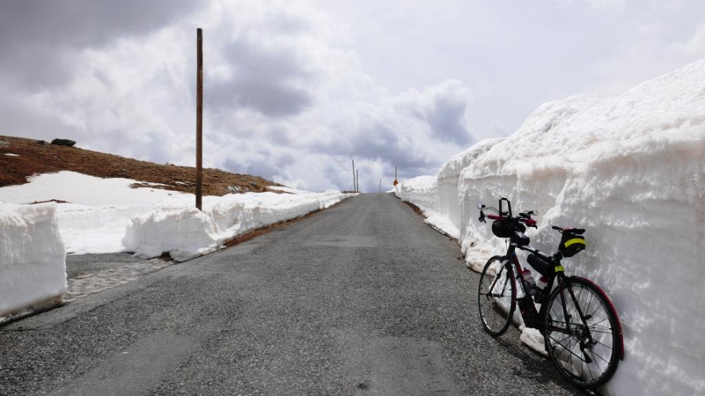 on a déjà vu ici des murs de neige beaucoup plus hauts !!