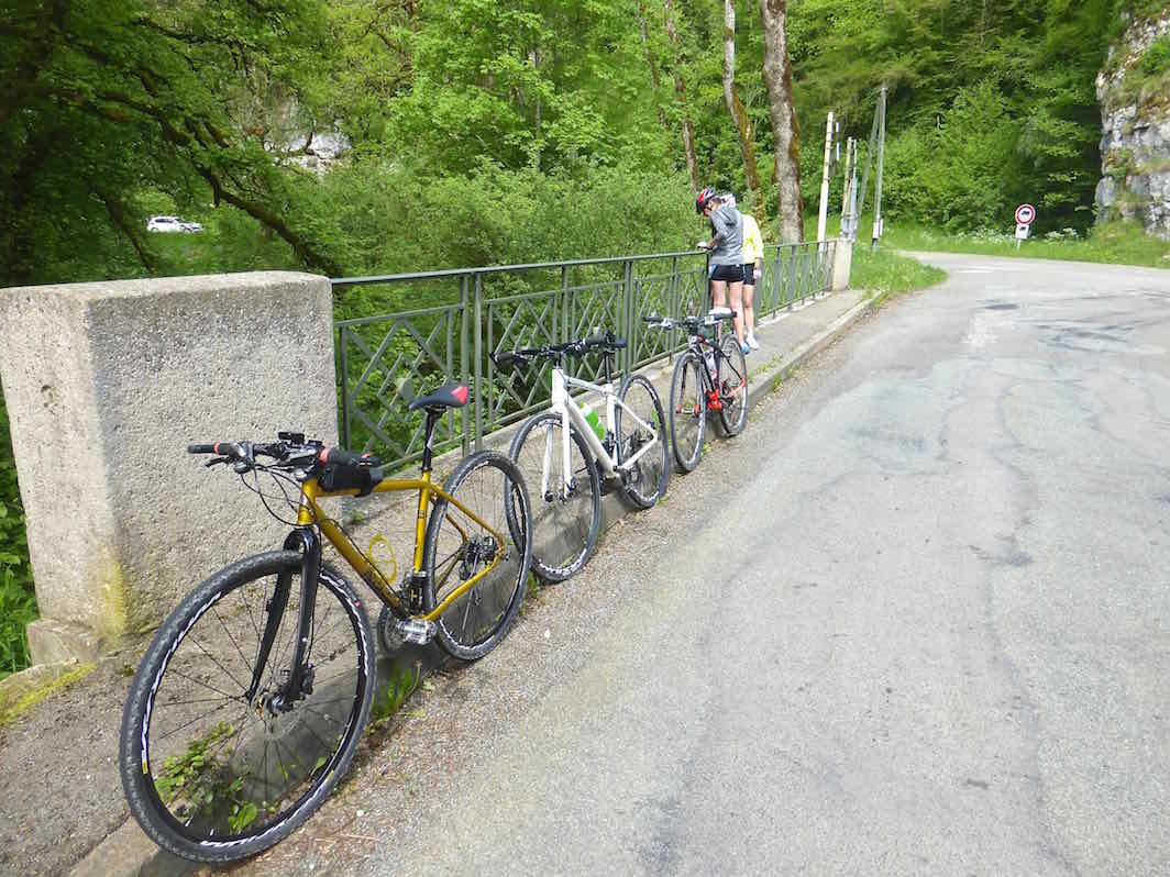 les vélos posent, les cyclotes font la pause