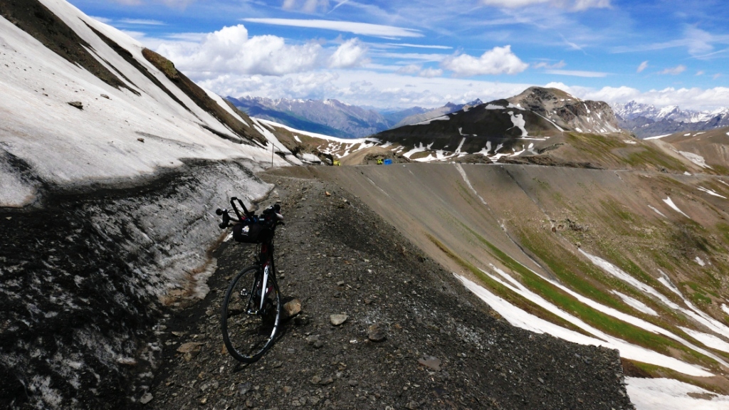 après le Restefond, route encore fermée