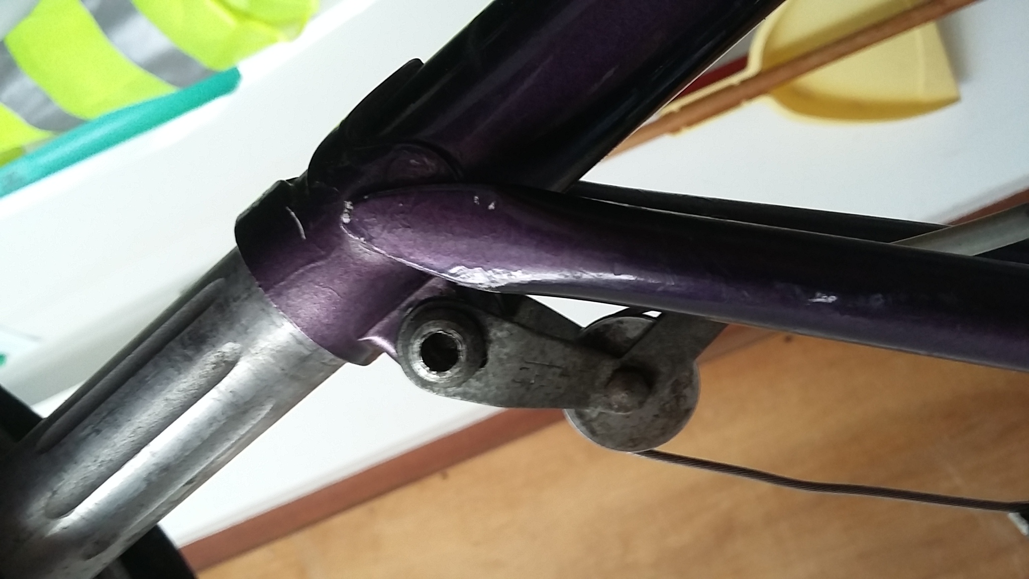 la pas de vis pour la selle, comme vous le voyez un peu usé, que faire ? Dans tous les cas je vais prendre une bonne clé avec moi pour pas user plus... autre chose ?