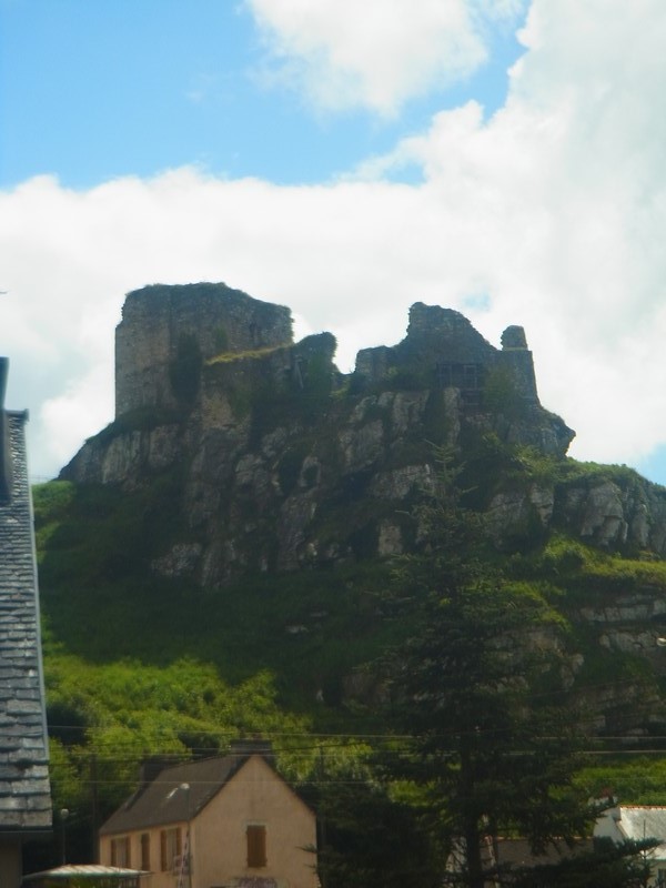 La Roche Maurice et son château.