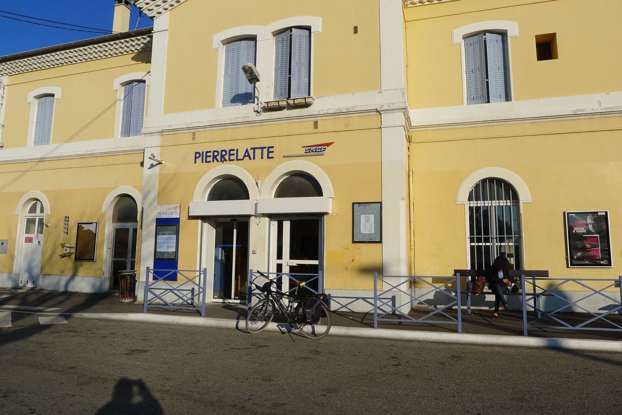 gare de pierrelatte.jpg
