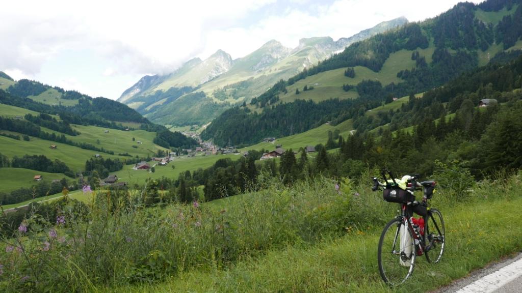 Grimpée du Jaunpass, en bas : Jaun