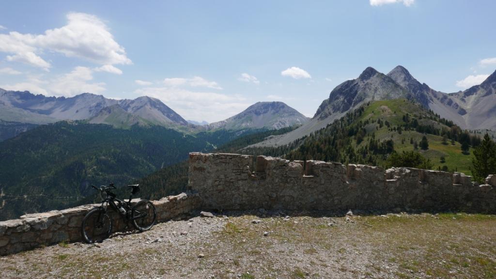 Au loin : Col de l'Izoard
