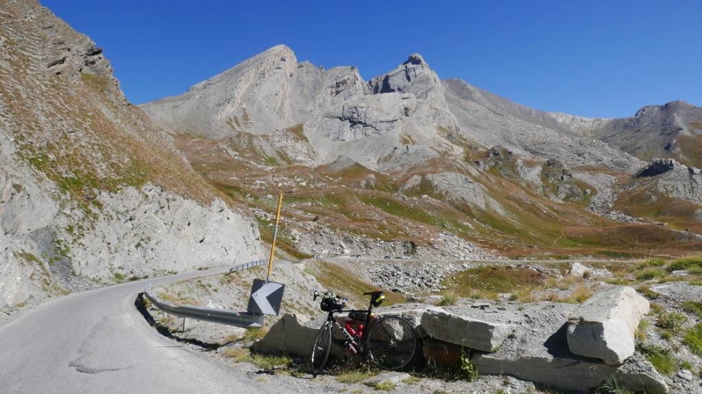 Au col : basculement vers l'Italie. Le Pain de Sucre