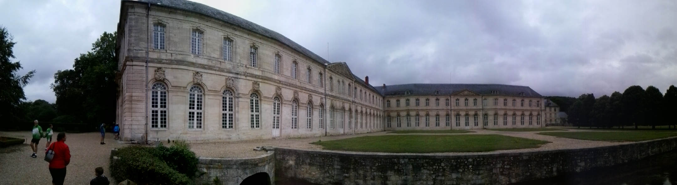 L'abbaye du Bec Hellouin, juste en-dessous du camping