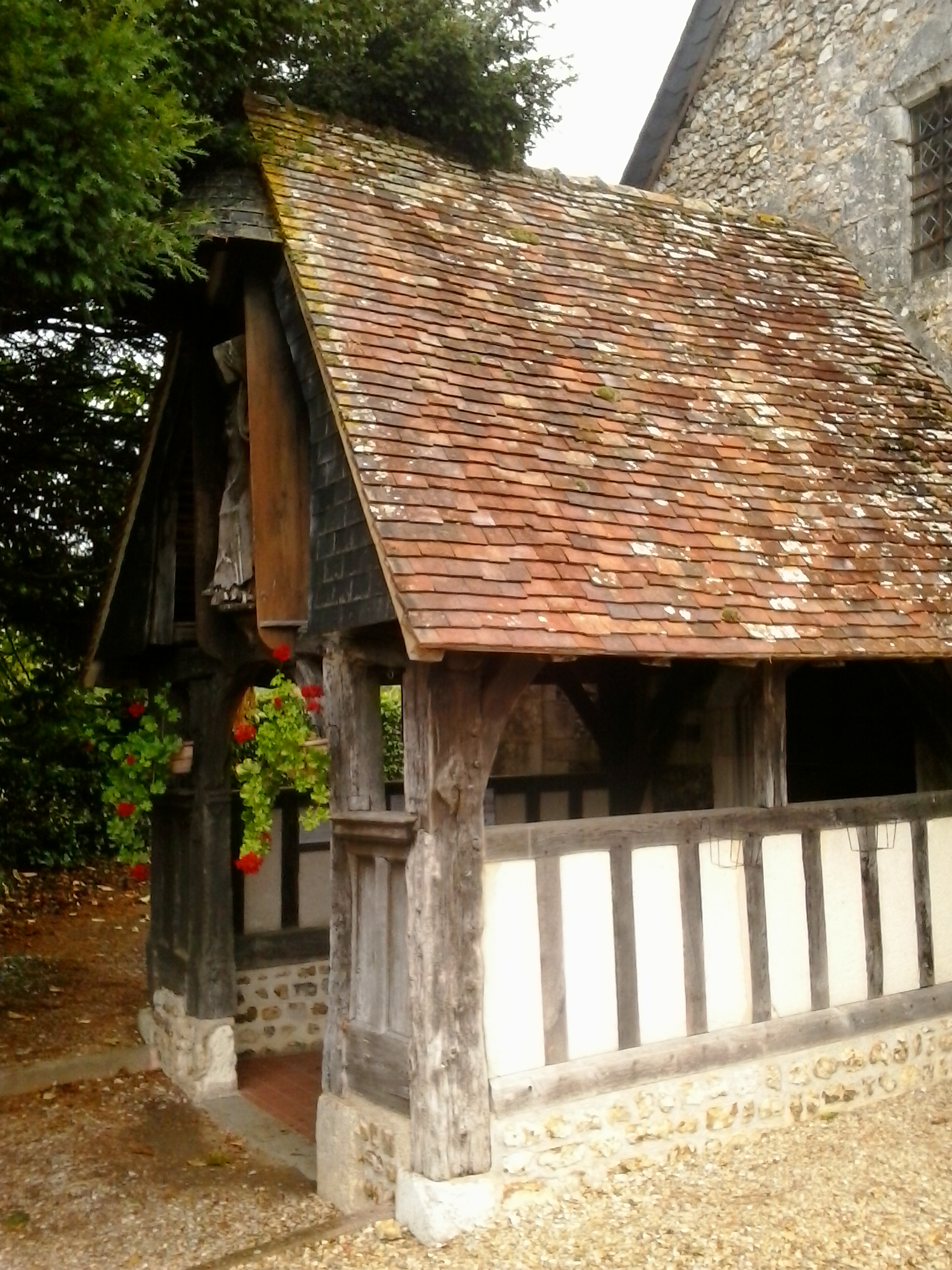 Le porche de l'église