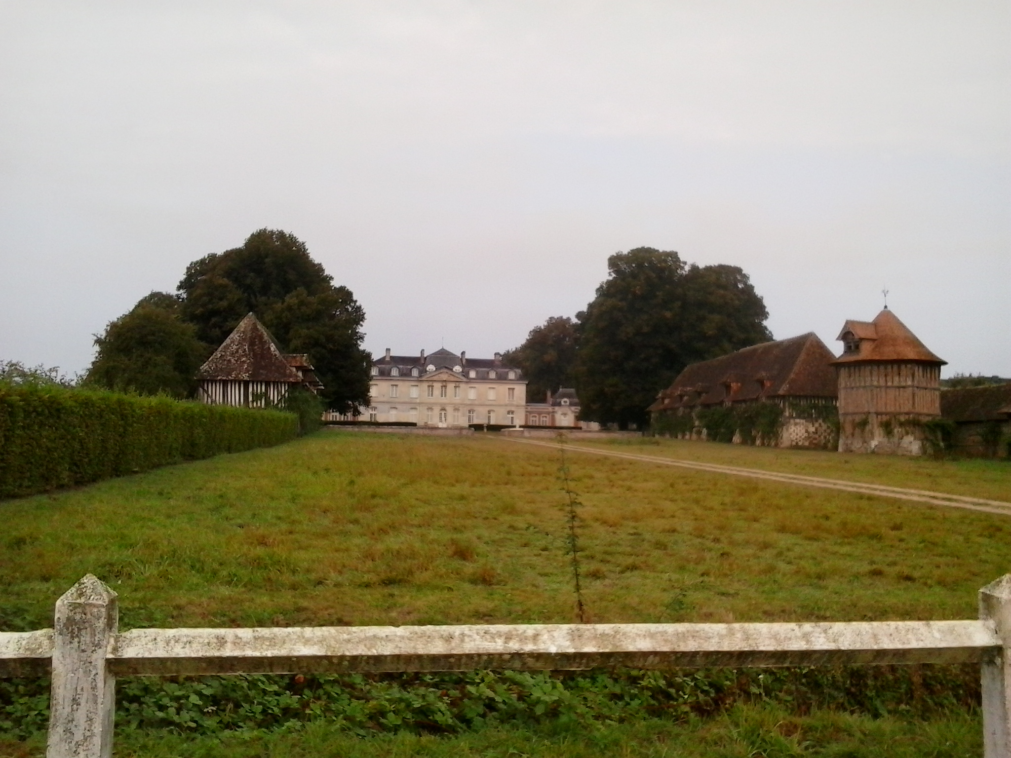 Petite maison cossue, en haut d'une bosse qui réchauffe !