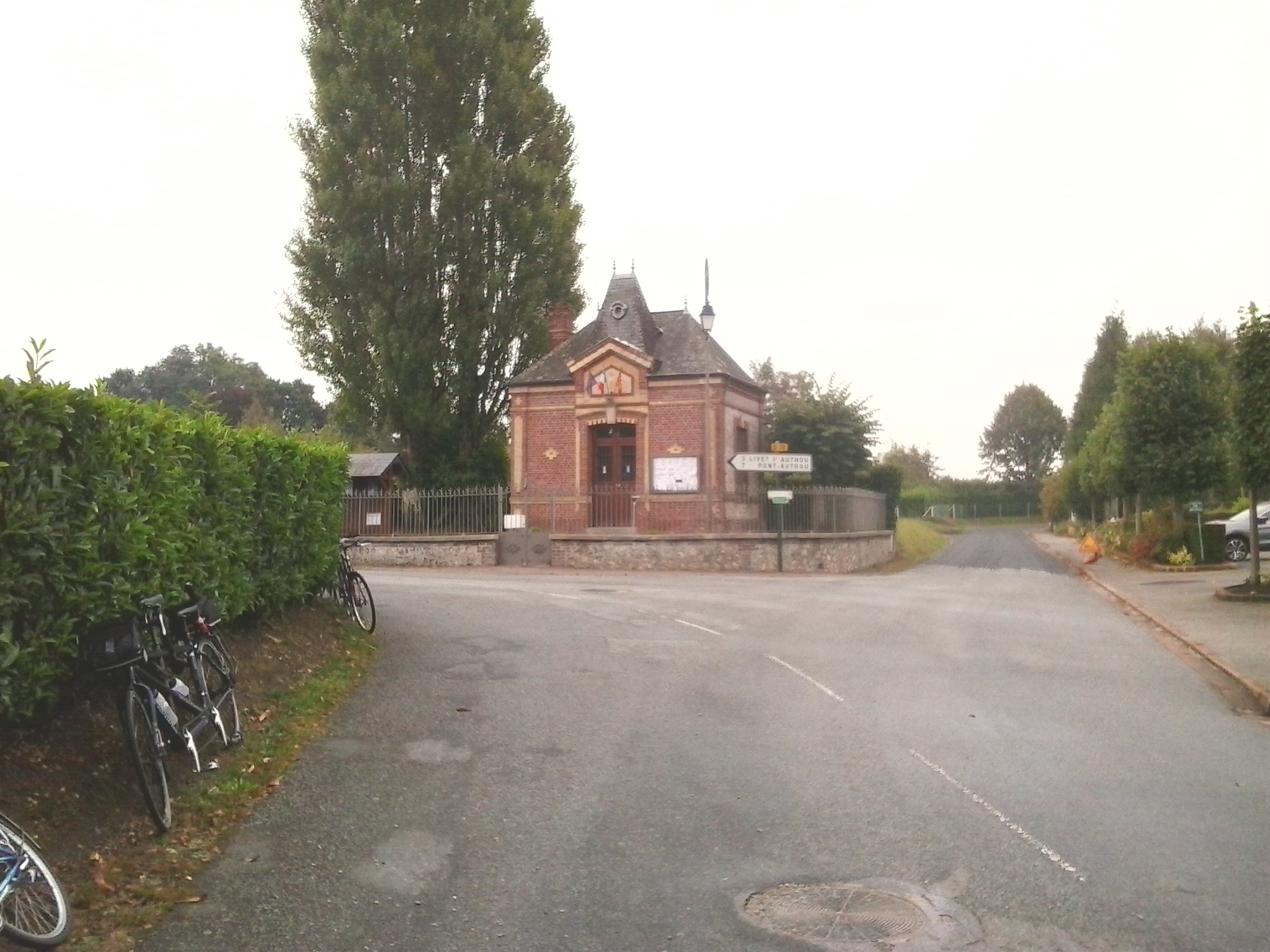 La petite mairie de Saint Benoît des Ombres
