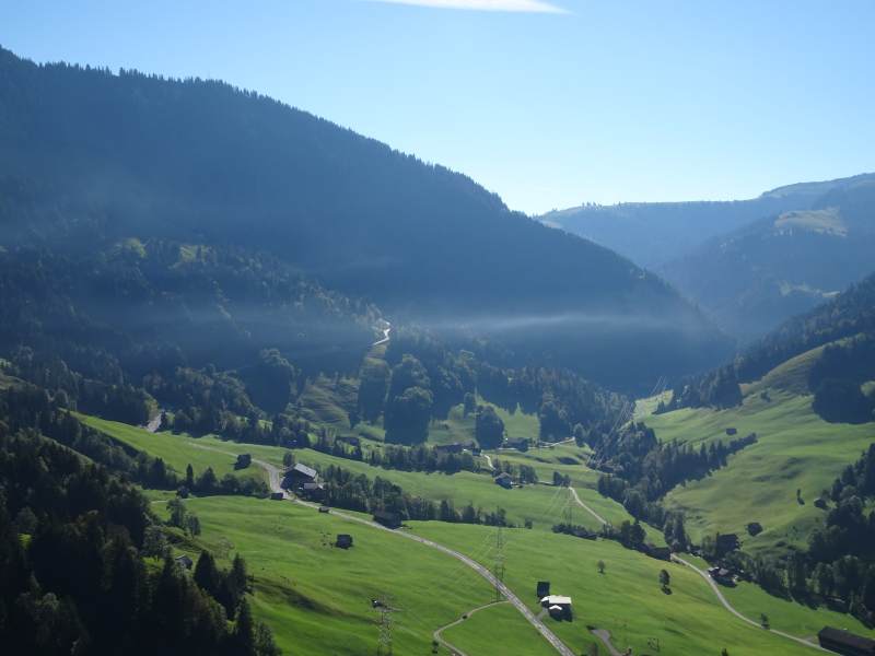 A gauche la route de Jaunpass<br />A droite celle du Grubenberg