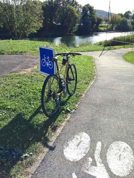Véloroute à Avanne.jpg