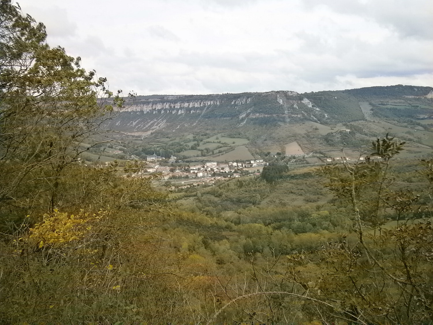 La cité anciennement cheminote de Tournemire avec son cirque.