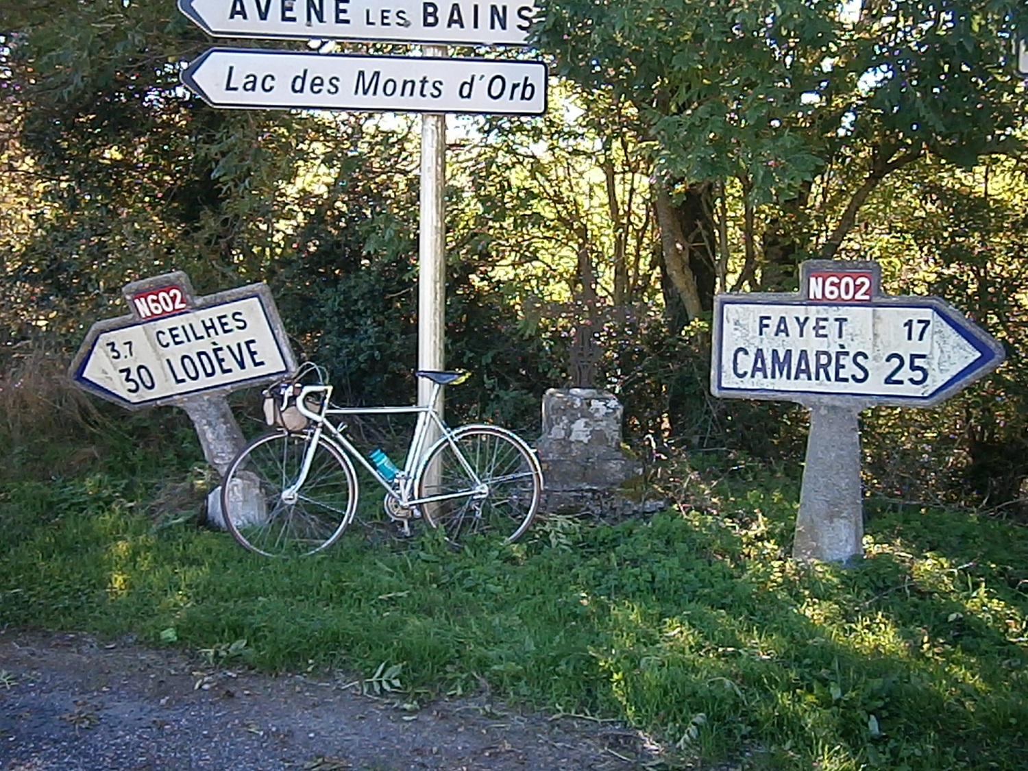 Non ce n'est pas moi qui ai manqué le freinage au col vert mais la rouille qui a eu raison de ce pauvre Michou vestige du passé