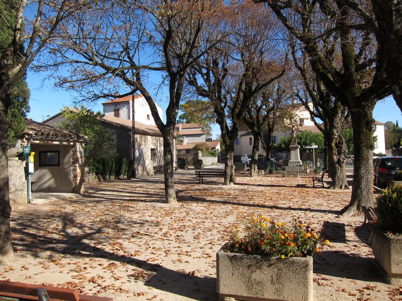 Place du village à Blandas