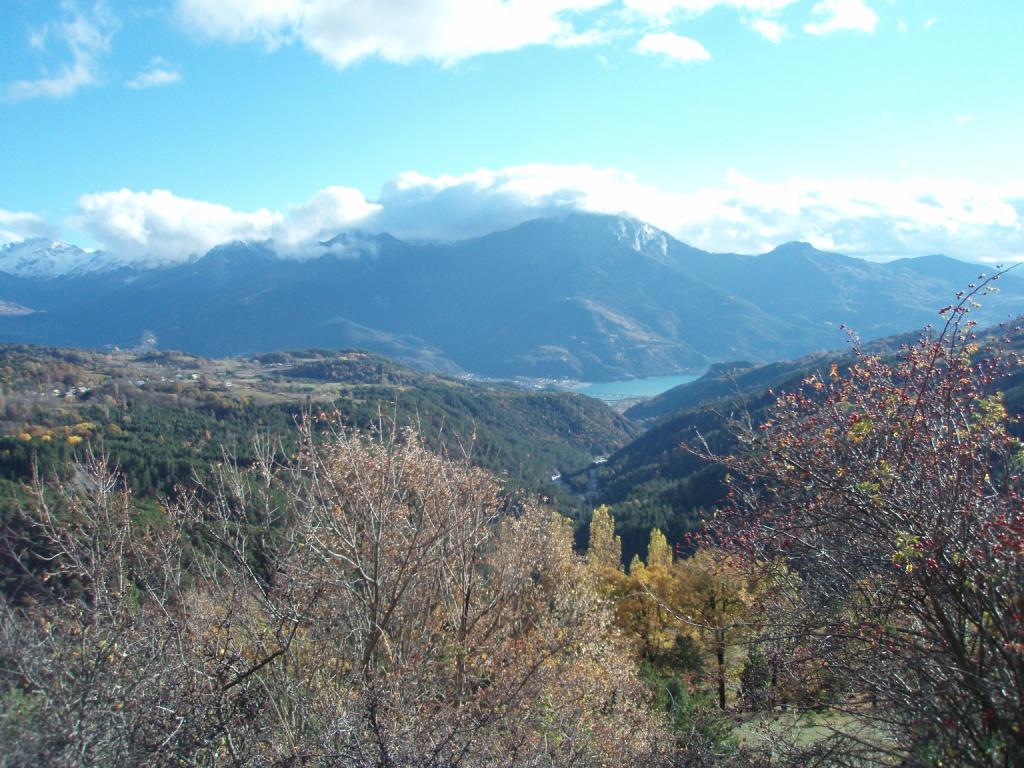 En bas : Savines le lac, le ciel bleu est revenu !