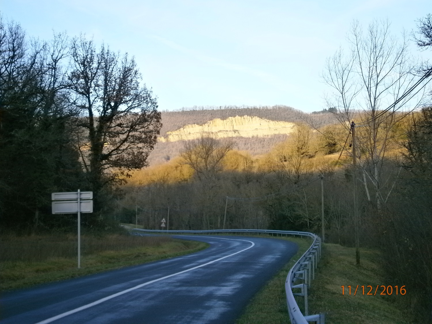Voila il est temps de faire demi tour car si les falaises du Larzac se dorent encore au soleil, pour moi ce ne sera plus le cas