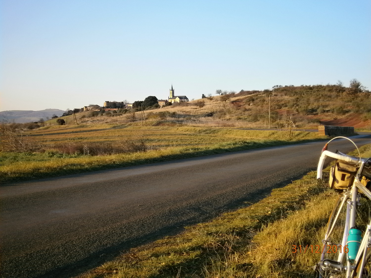 Le village de Briols au cœur du Rougier.