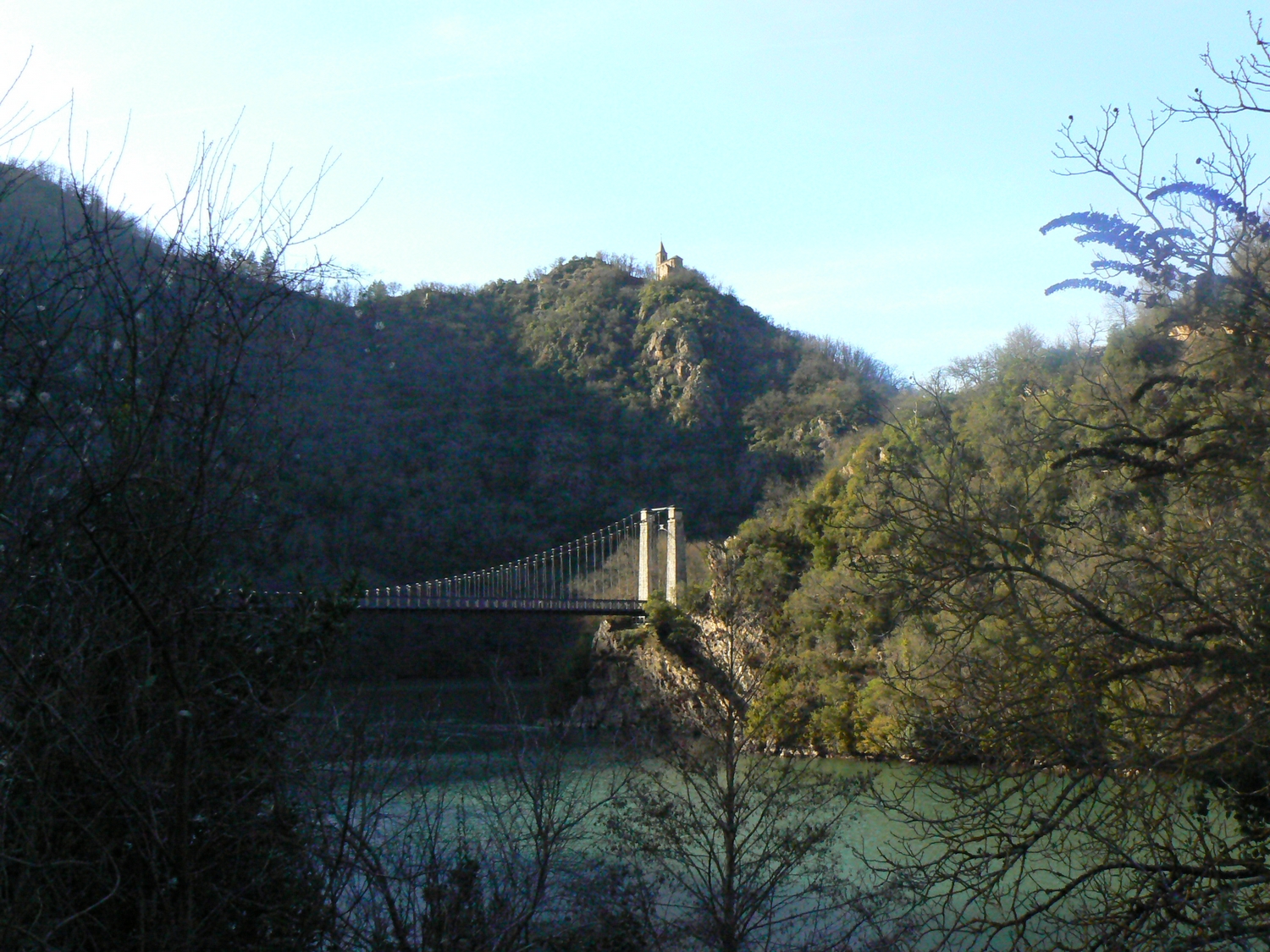 Le pont de Verdalle et la petite chapelle de notre dame du désert.