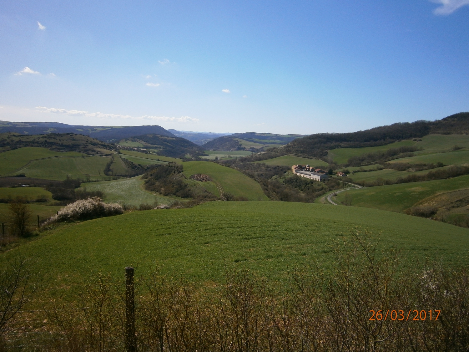 La vallée du Ruisseau de Vailhozy et St Affrique au fond