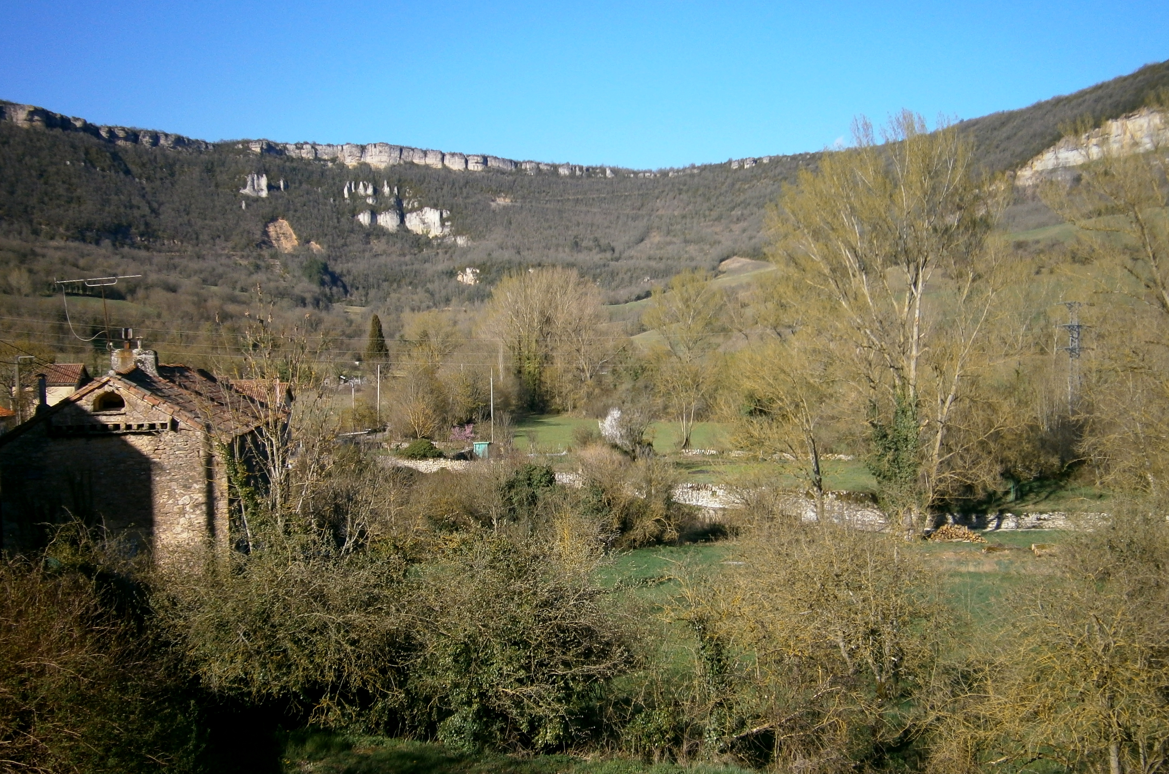 Le Larzac et le cirque de louradou vu de St Beaulize.