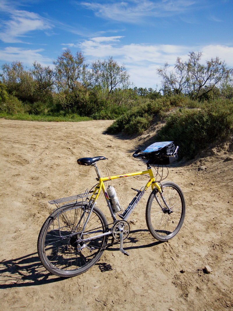 Mon fidèle VTT qui renait, tel le sphinx, comme un très bon vélo "Gravel" grâce aux gourous du marketing.