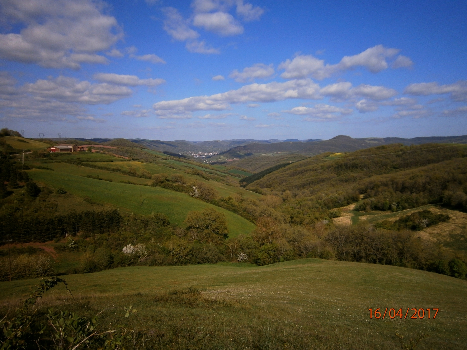 Saint Affrique au fond vu des pomarèdes