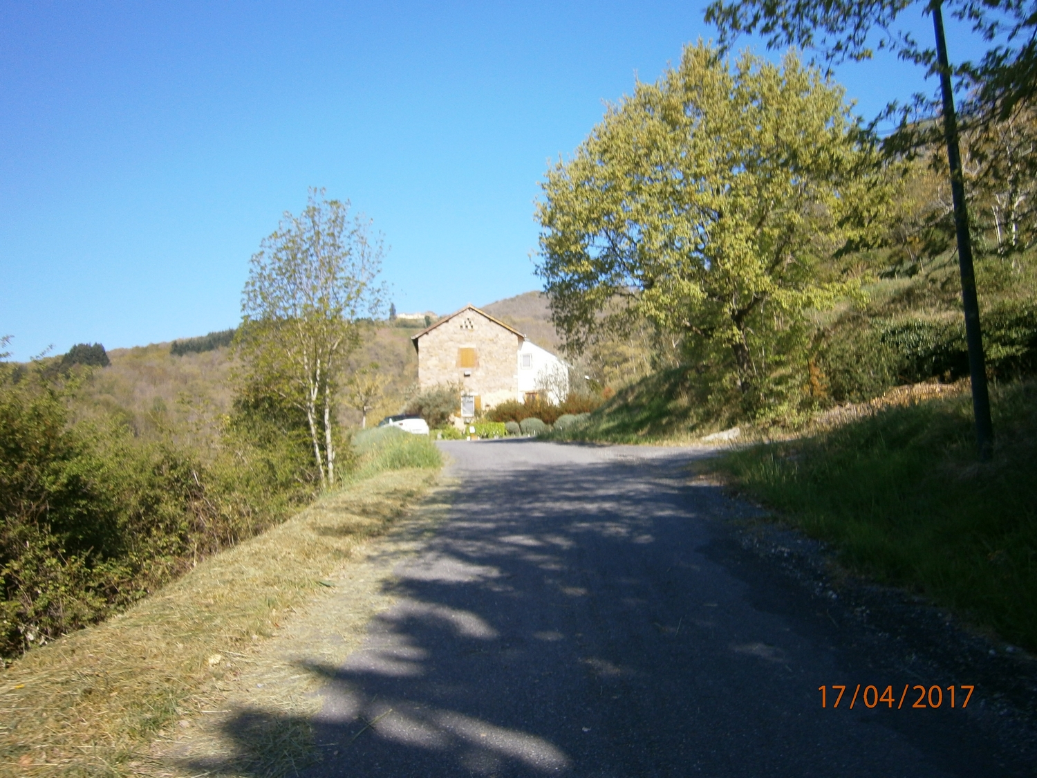 C'est parti pour dix épingles sur 2.5km. Là on arrive à la cinquième.